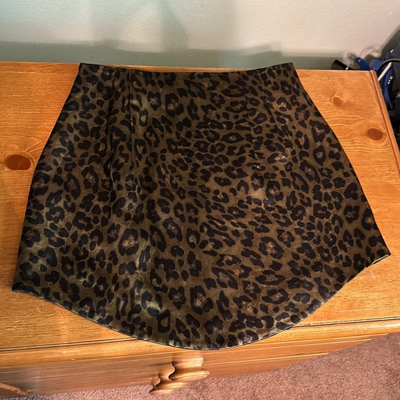 Zara Green Leopard Mini Skirt - Picture 5 of 7